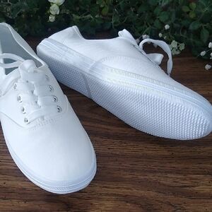 NWOT Classic White Canvas Sneakers Women's Size 10
